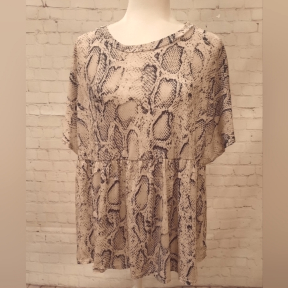 Flowy Boutique Snake Print Tunic Top Woman's size 12